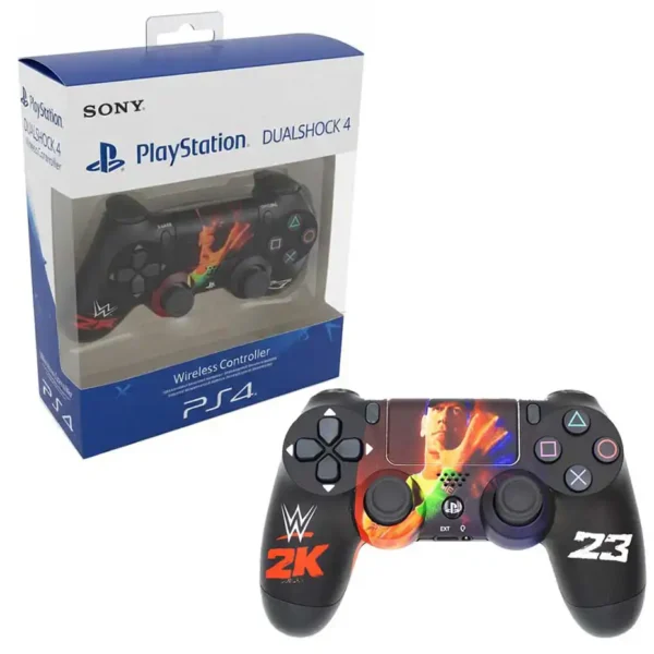 خرید دسته بازی PS4 مدل DualShock 4 High Copy John Cena مشکی؛ کنترلر بی‌سیم سازگار با PS4 Fat، Slim و Pro، دارای باتری داخلی 1000mAh، جوی‌استیک و 18 دکمه.